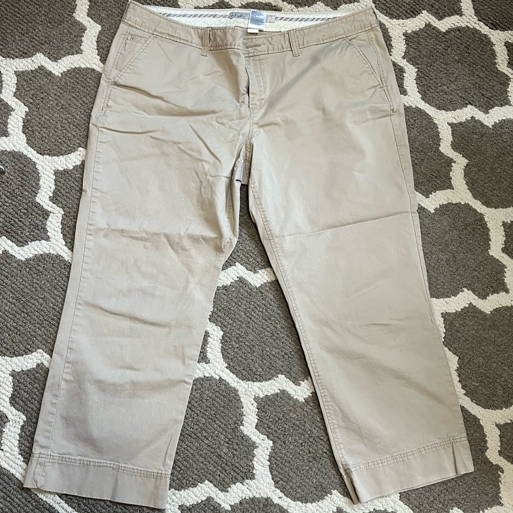 Old Navy Size 14 Ladies Khaki Capris, good condition, see note